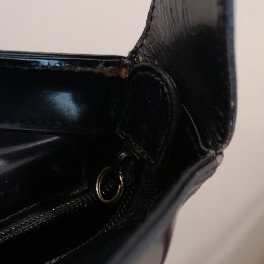 Gucci Black Patent Bucket Shoulder Bag with Gold Hardware - Picture 7 of 12